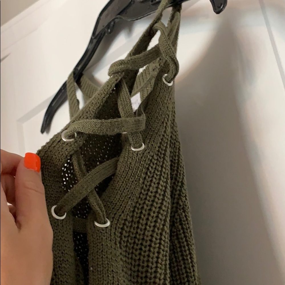Cold shoulder sweater - Picture 2 of 3